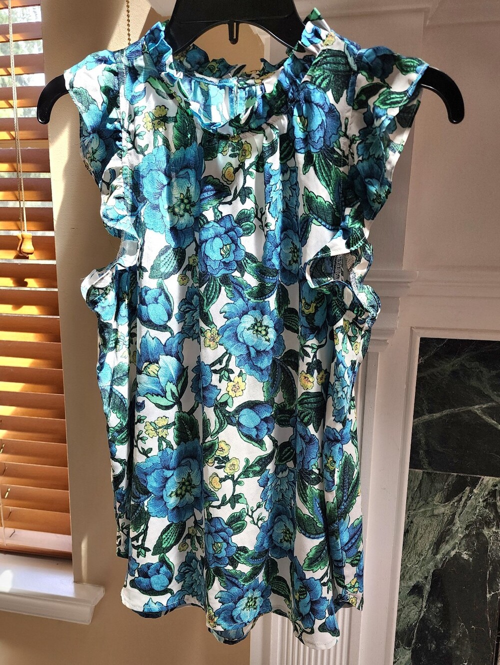LOFT Blue and Green Ruffled Floral Sleeveless Blouse Sz MP Medium Petite